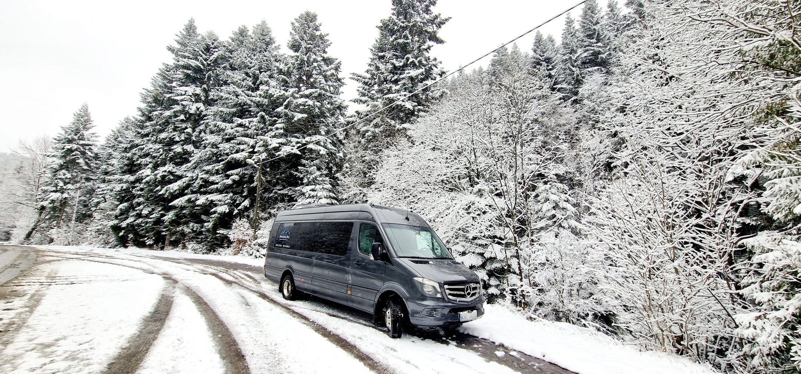 Bus MountainBus w zimowej trasie w Pieninach – transport na wycieczki szkolne i grupowe ze Szczawnicy