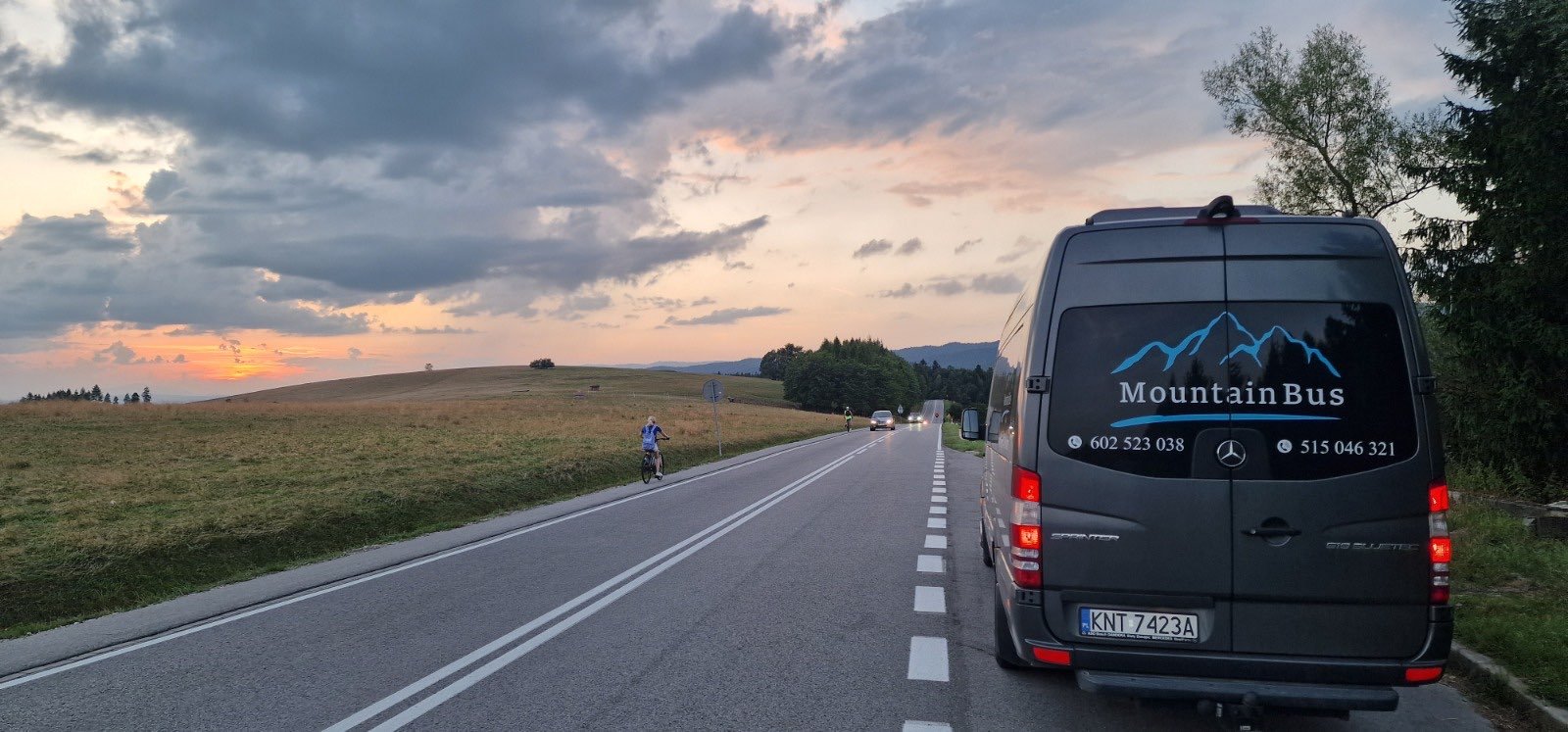 Transport osób Szczawnica i Pieniny. Oferujemy busy na spływ Dunajcem, przewozy grupowe, wycieczki oraz wynajem busa z kierowcą.